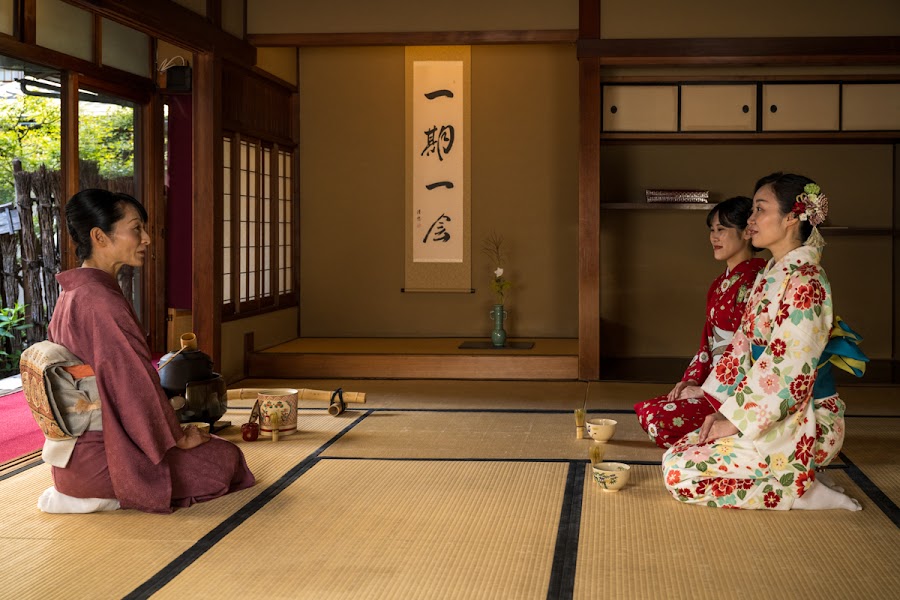 Kimono Tea Ceremony MAIKOYA Nishiki in Kyoto